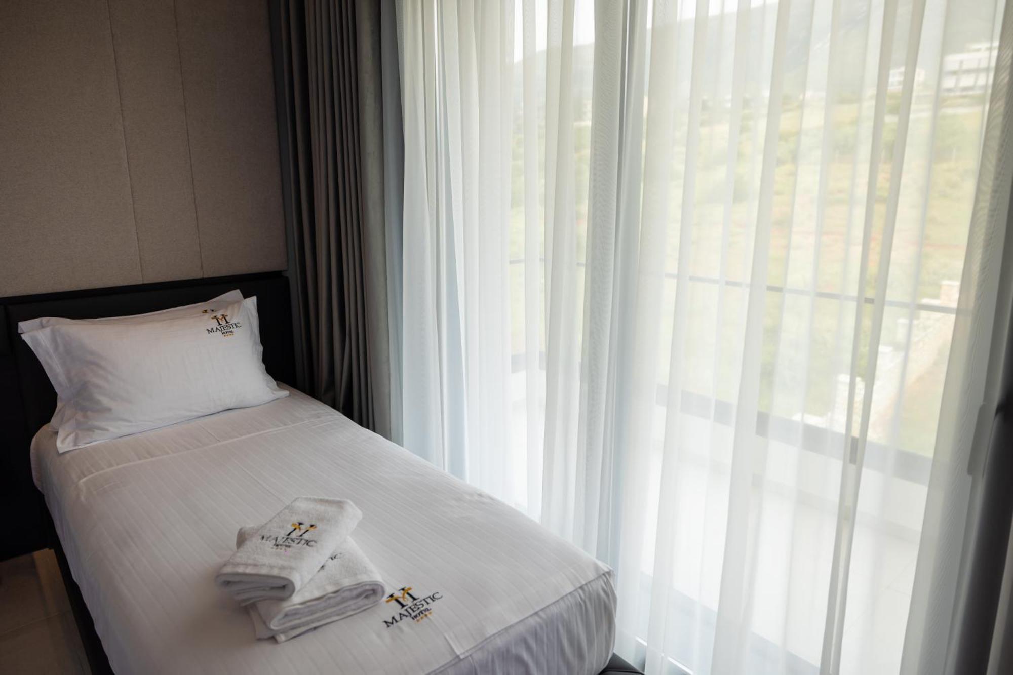 Hotel Majestic Радима Экстерьер фото